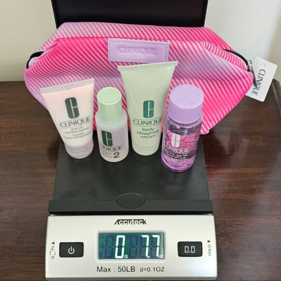 Clinique Cosmetic MakeUp Bag and 4 Pc Cleanser Makeup Remover Lotion Kit - Picture 4 of 4